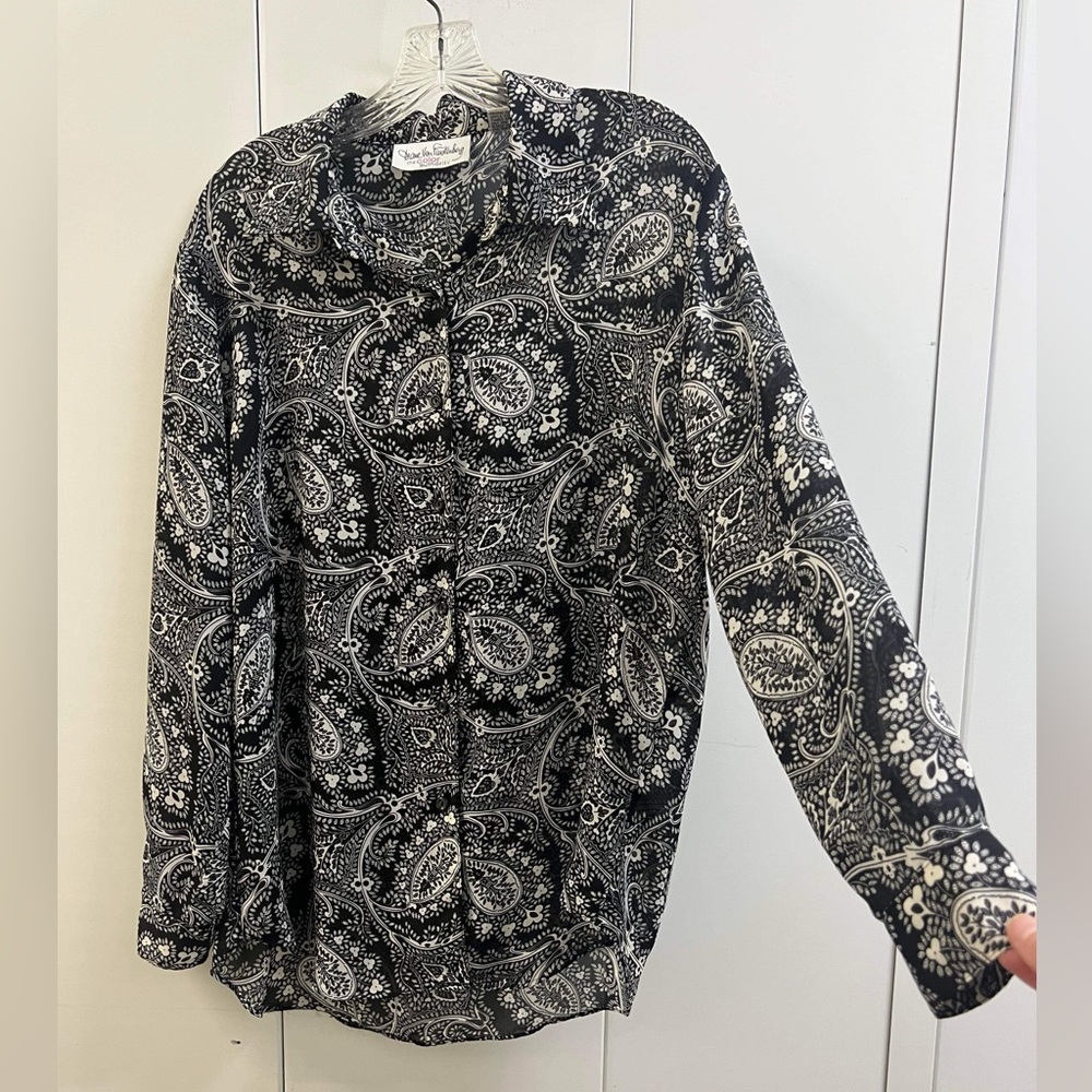 Like New Diane Von Furstenberg The Color Authority Long Sleeve Pattern Blouse